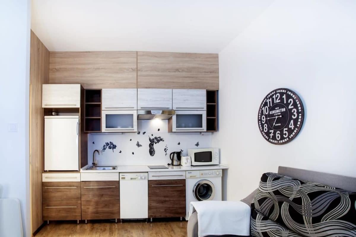 Very Central, Comfy Studio Будапеща Екстериор снимка